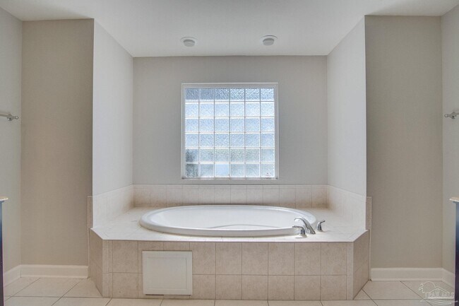 Building Photo - 3569 S Hampton Way
