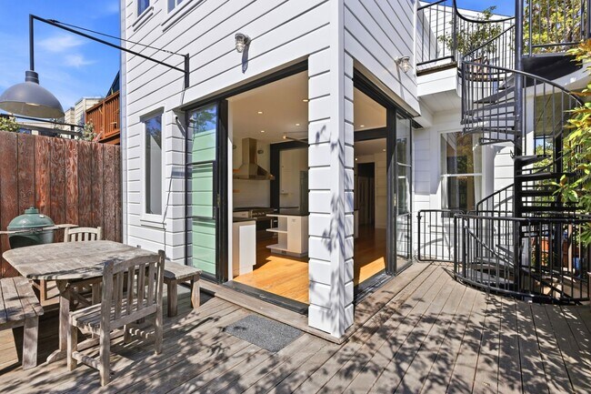 Building Photo - 2570 Folsom St