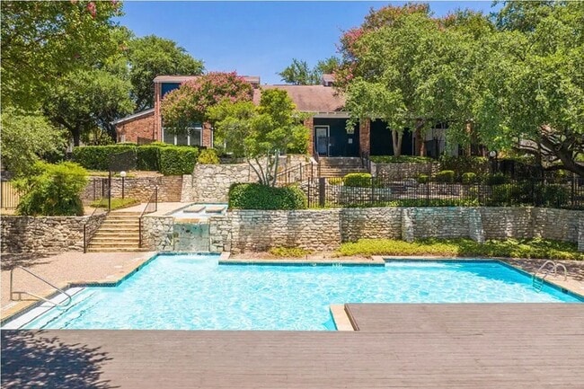 Building Photo - 2170 Thousand Oaks Dr