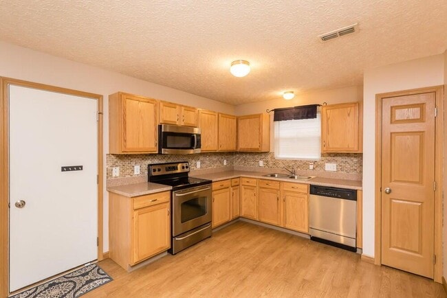 Building Photo - 5975 Pennington Creek Dr