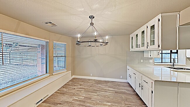 Building Photo - Beautiful 4 Bedroom 2 Bath in Edmond
