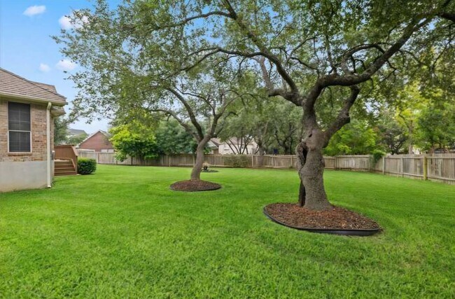 Building Photo - Gorgeous 4/BR 3/BA One-Level Home with Mod...