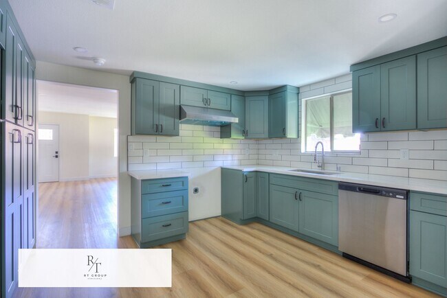 Building Photo - Fully Upgraded Spacious 3-Bedroom Unit in Prime Arcadia Location