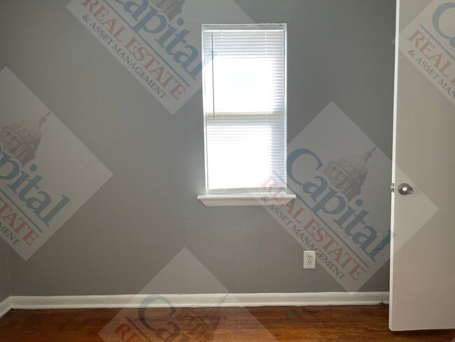 Building Photo - Lovely 3 Bedroom