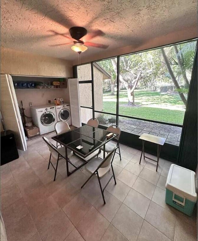 Building Photo - 3931 Cocoplum Cir