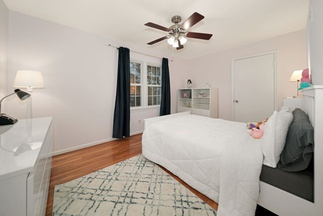 Building Photo - ABSOLUTELY GEORGEOUS 5BD/3.5BA Fully-Renov...