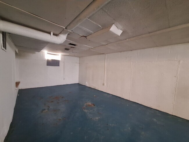 Building Photo - Come see your new home!