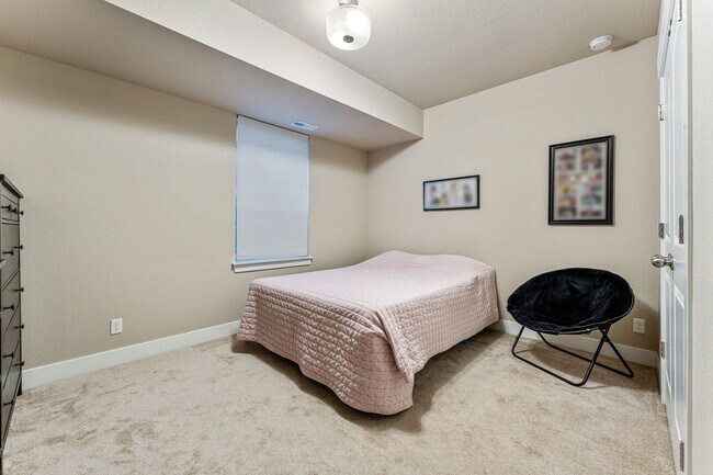 Building Photo - 9325 E 58th Dr