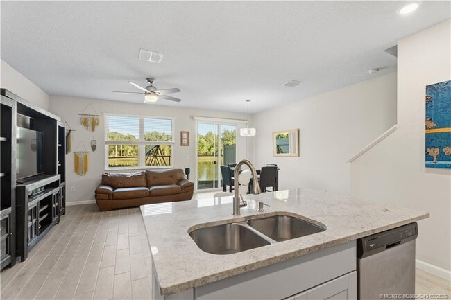 Building Photo - 3931 SE Mentmore Ln