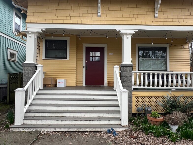 Building Photo - 1402 SE 32nd Ave