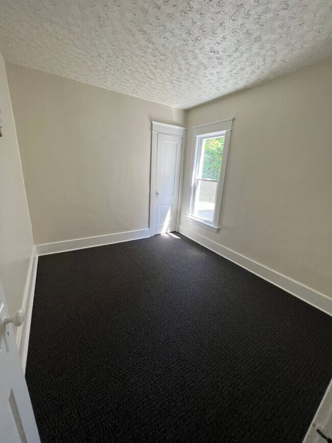 Building Photo - 454-56 W 2ND