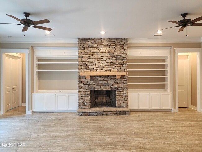 Building Photo - 3816 Mariner Dr