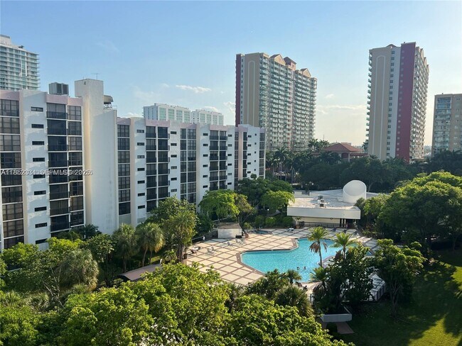 Building Photo - 17021 N Bay Rd