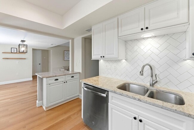 Building Photo - 2431 Heron Terrace