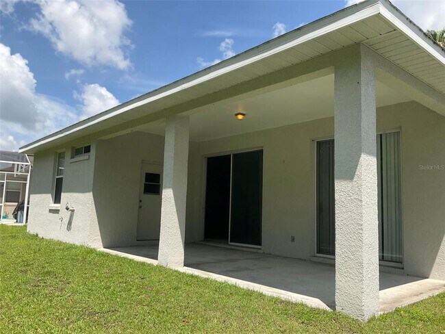 Building Photo - 1318 Lake Biscayne Way