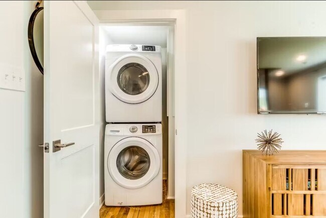 Building Photo - FULLY FURNISHED 2BD/1.5BA ready for occupancy!