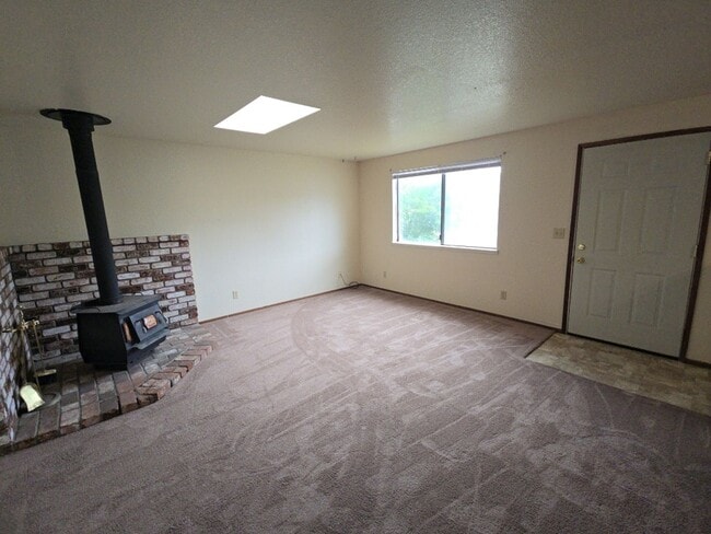 Building Photo - 3-Bedroom Arcata home located close to Cal...