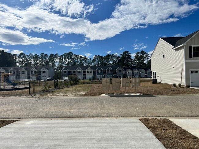 Building Photo - 243 Christiana Ln