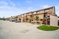 Building Photo - Stunning 2-bedroom, 2-bathroom condo with ...