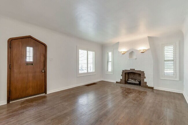 Building Photo - AVAILABLE NOW - Charming Sugar House Bungalow