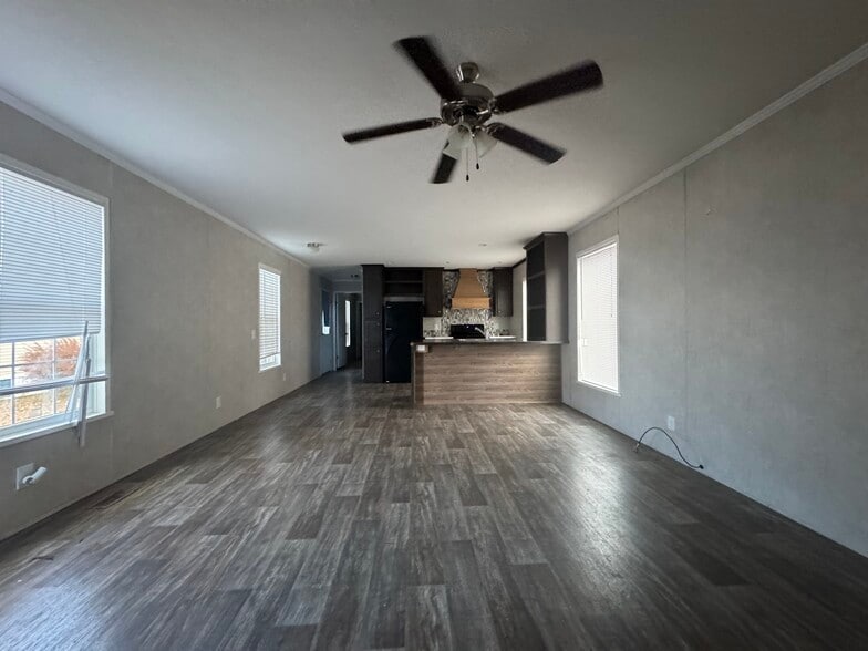 Building Photo - 4477 Goldenrod Dr