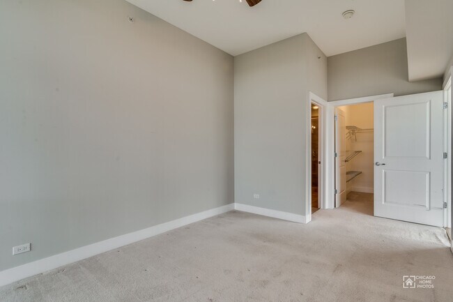 Building Photo - 525 Kedzie St