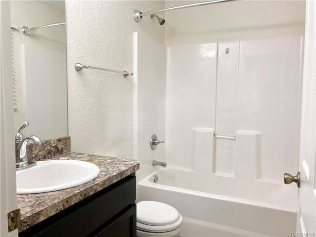 Building Photo - Crystal Manor 2 bedroom, 2 bath, 1 car garage home!