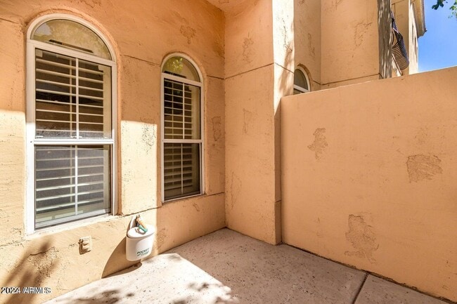 Building Photo - 5015 E Cheyenne Dr