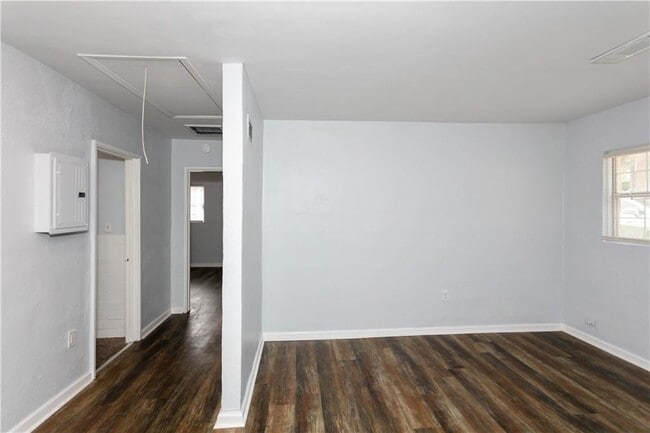 Building Photo - 560 Winton Terrace NE