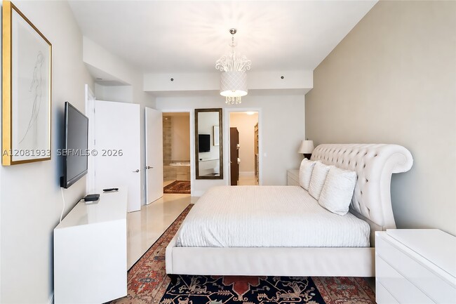 Building Photo - 15811 Collins Ave