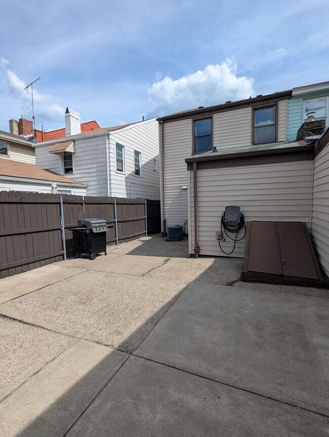 Building Photo - 2 Bedroom 1 Bathroom Single Family Home (S...
