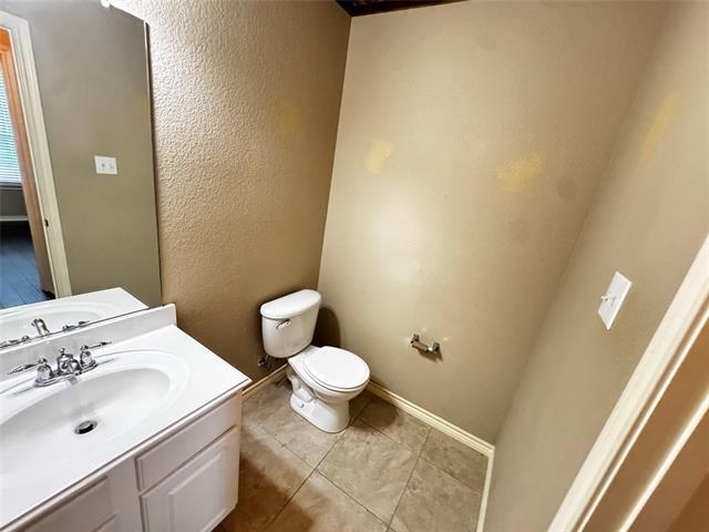 Building Photo - 4600 Palm Valley Dr