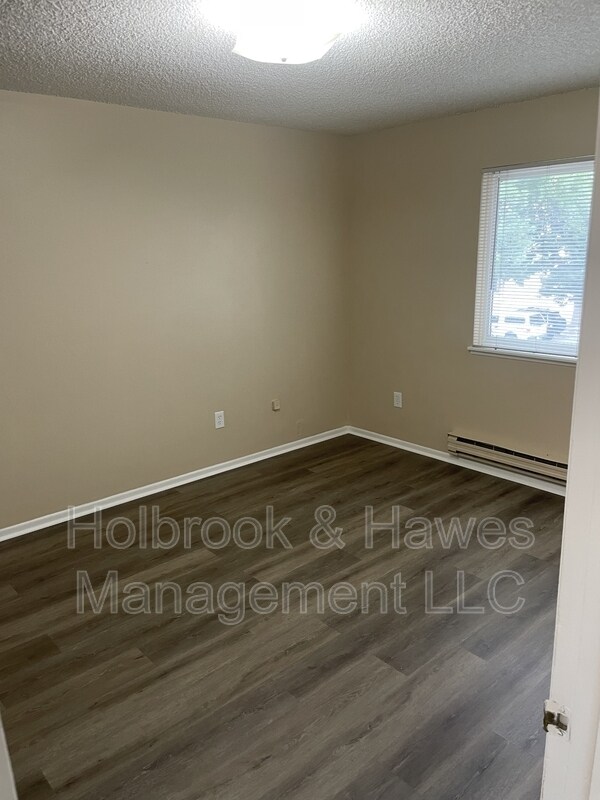 Building Photo - 1209 W Plum St