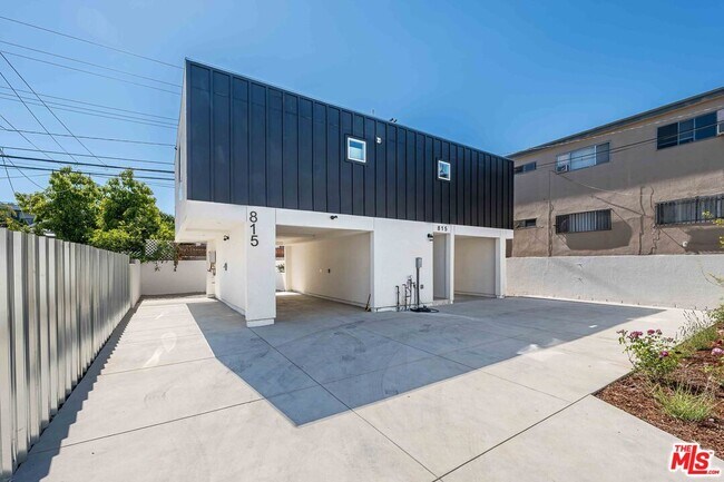 Building Photo - 815 N Kingsley Dr