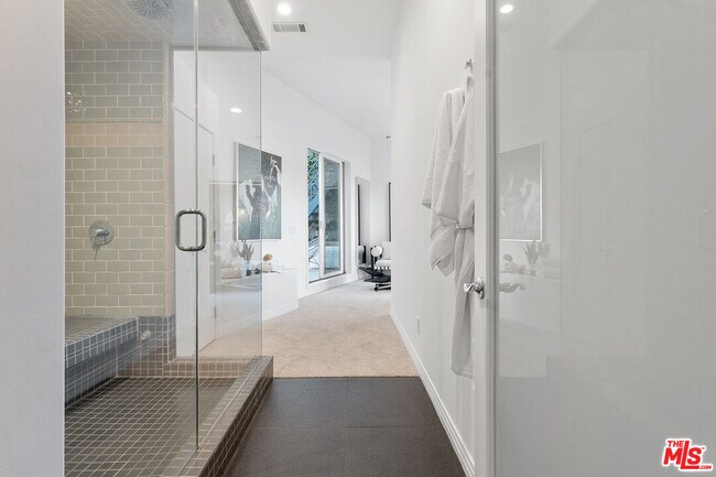 Building Photo - 2333 Vasanta Way