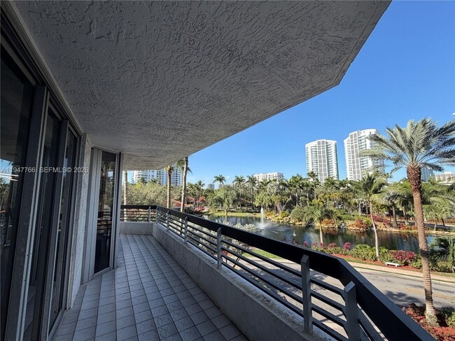 Building Photo - 19101 NE 36th Pl