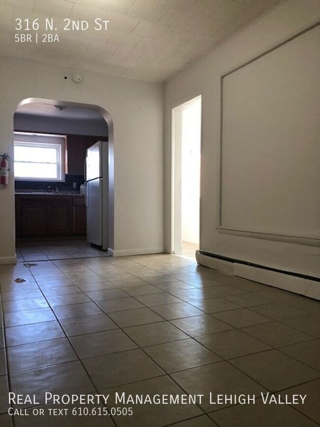 Building Photo - 316 N 2nd St