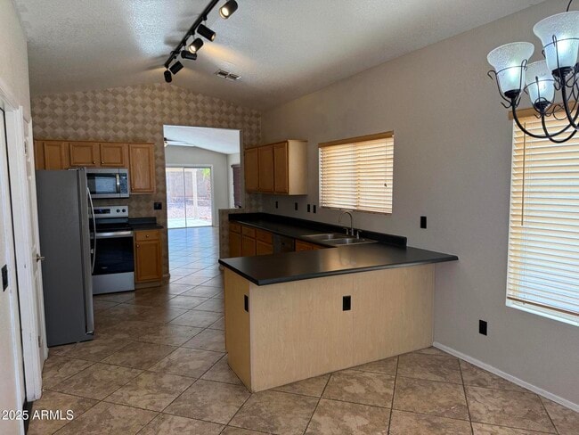 Building Photo - 3518 W Charlotte Dr