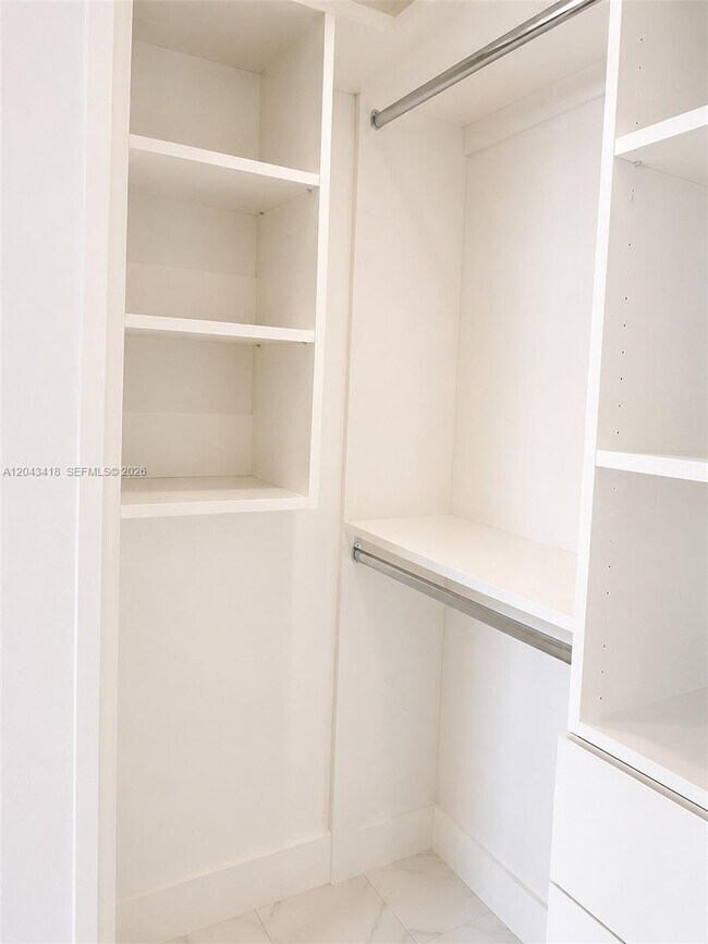 Building Photo - 1300 Brickell Bay Dr
