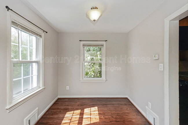 Building Photo - 2707 Jefferson Dr