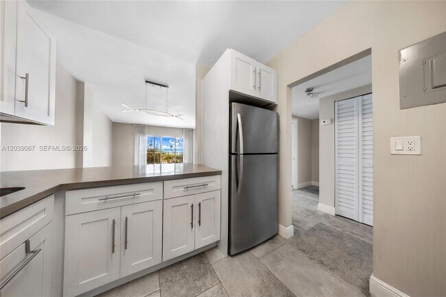Building Photo - 1455 N Treasure Dr