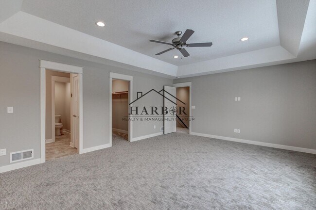 Building Photo - 2049 Kerry Dr NE