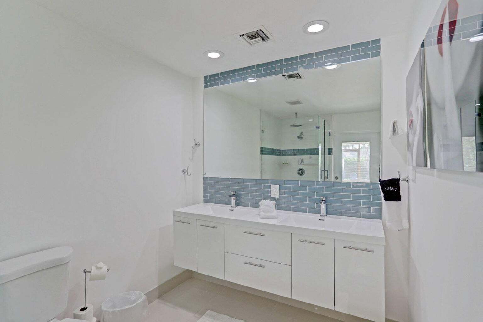 Building Photo - 7115 Venetian Way