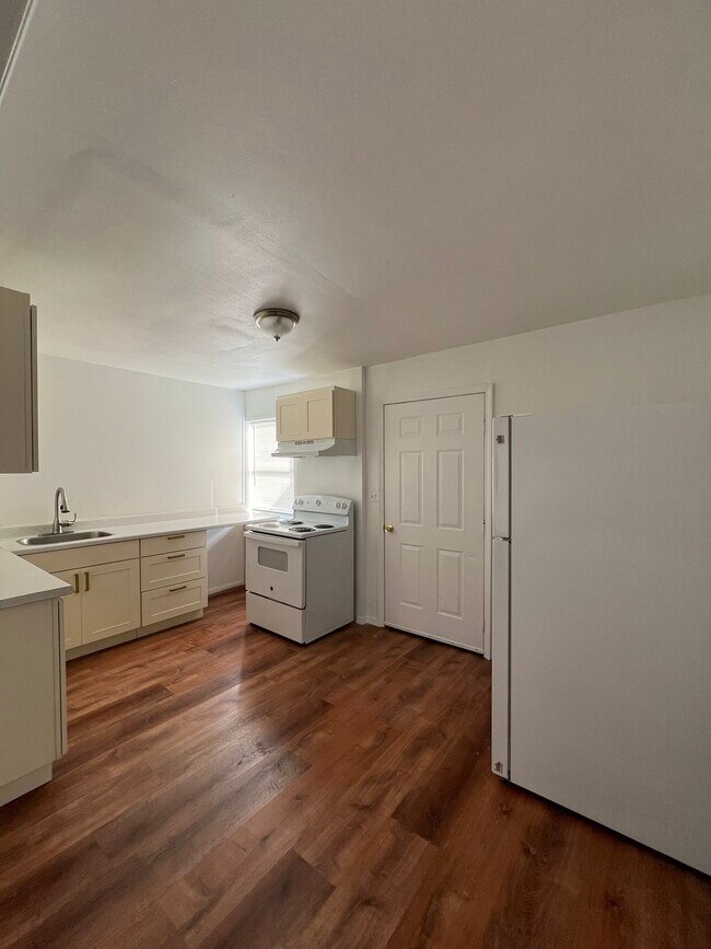 Building Photo - 815 N 42nd St