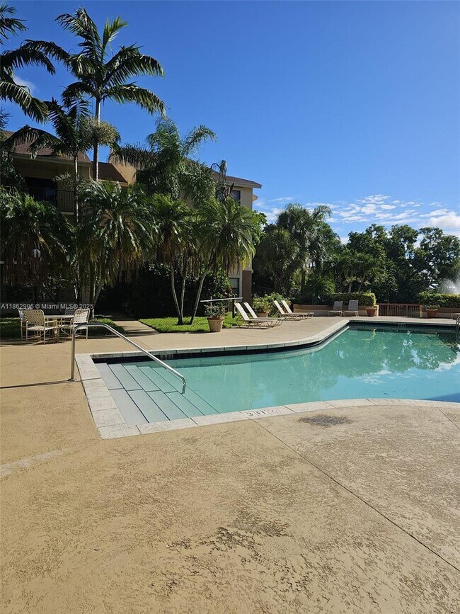 Building Photo - 9999 Summerbreeze Dr