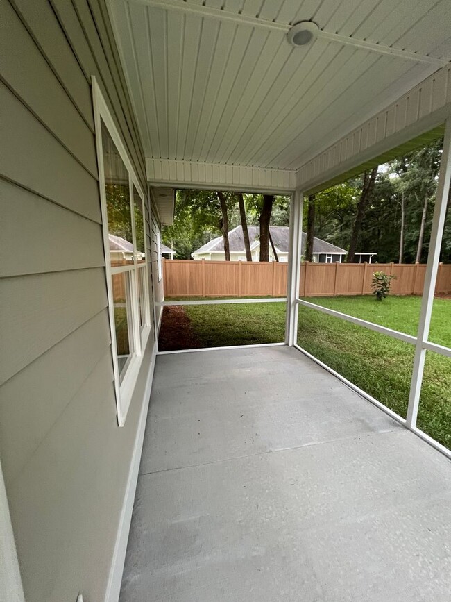 Building Photo - 3 Bed 2 Bath Home with Porches and Huge Ba...