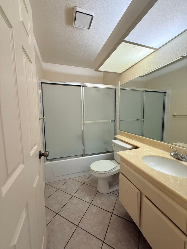 Building Photo - Private 2 Bed 2 Bath Single-Story Living in West Anaheim