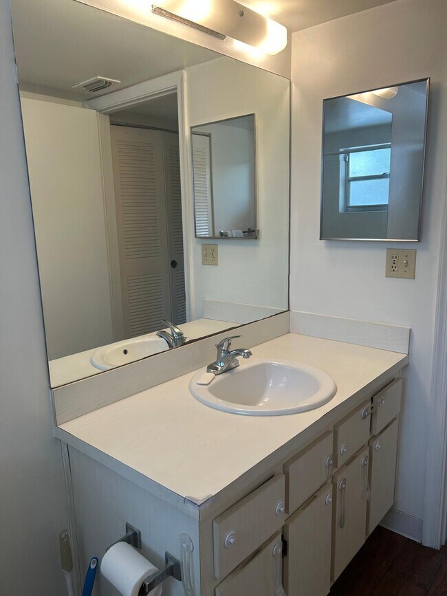 Building Photo - 8830-8830 Royal Palm Blvd
