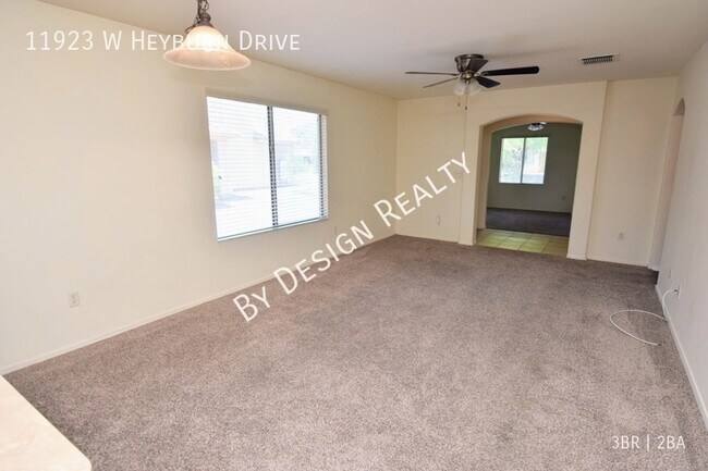 Building Photo - Rancho Marana 3 Bed 2 Bath + Den
