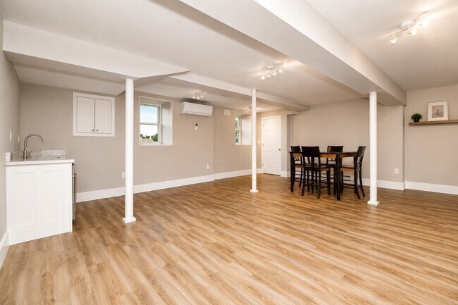 Building Photo - 16 Lingard St